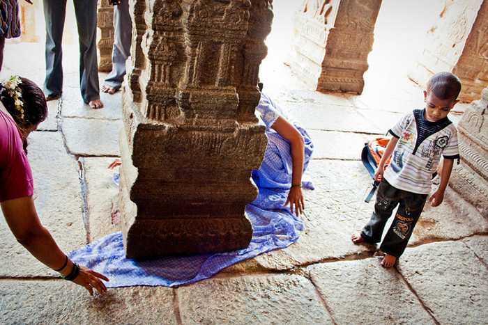 handing-pillar-india-mysterious