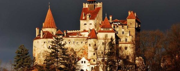 medieval-bran-castle-in-brasov-romania-known-for-dracula-story-1600x1071-940x370