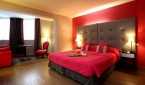 hotel-luxe-cannes-cezanne-red-room